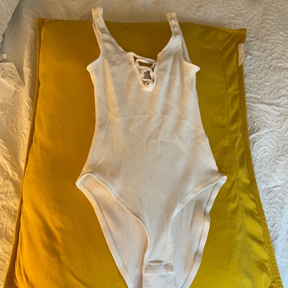 H&M Other - H&M white rubbed body suit